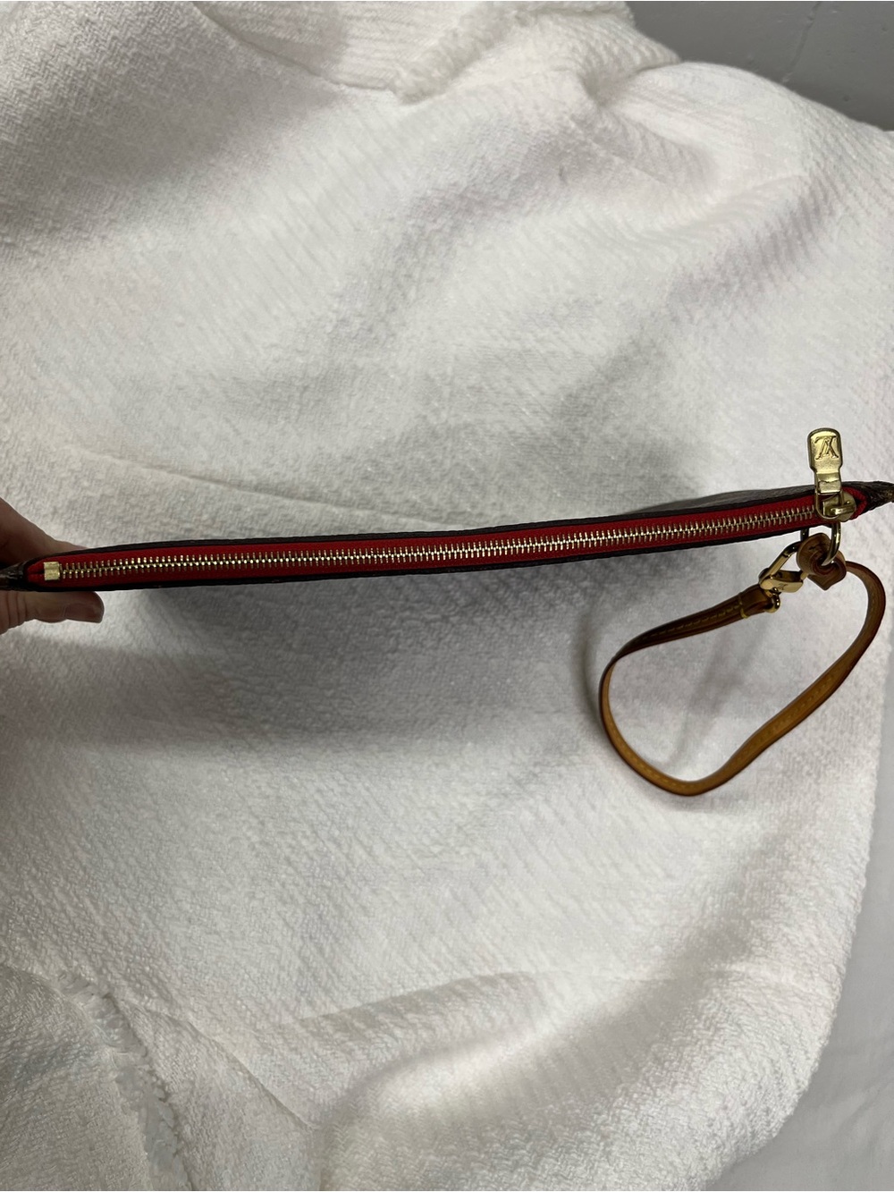 Louis Vuitton Neverfull Pochette Monogram Wristlet Pouch Cerise Interior Red - Picture 8 of 13